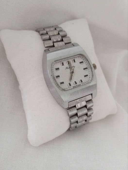 Механічний годинник ракєта "бейкер"