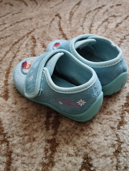 Продам взуття для дівчинки