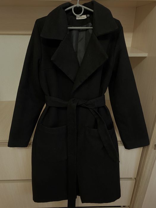 Пальто з поясом