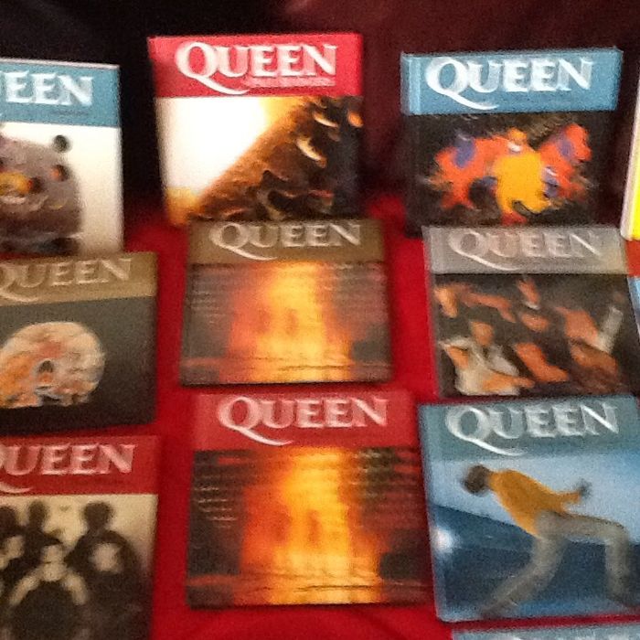 Coleção livros e CDs dos Quenns