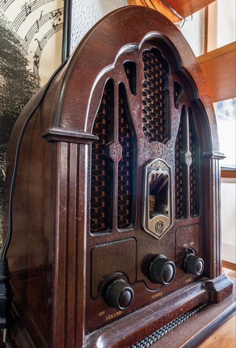 Rádio vintage GE em madeira AM/FM totalmente funcional