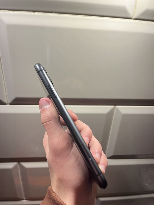 Айфон 11 64 гб.