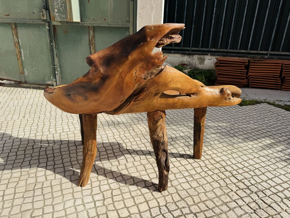 Conjunto de banco e mesa de Bali