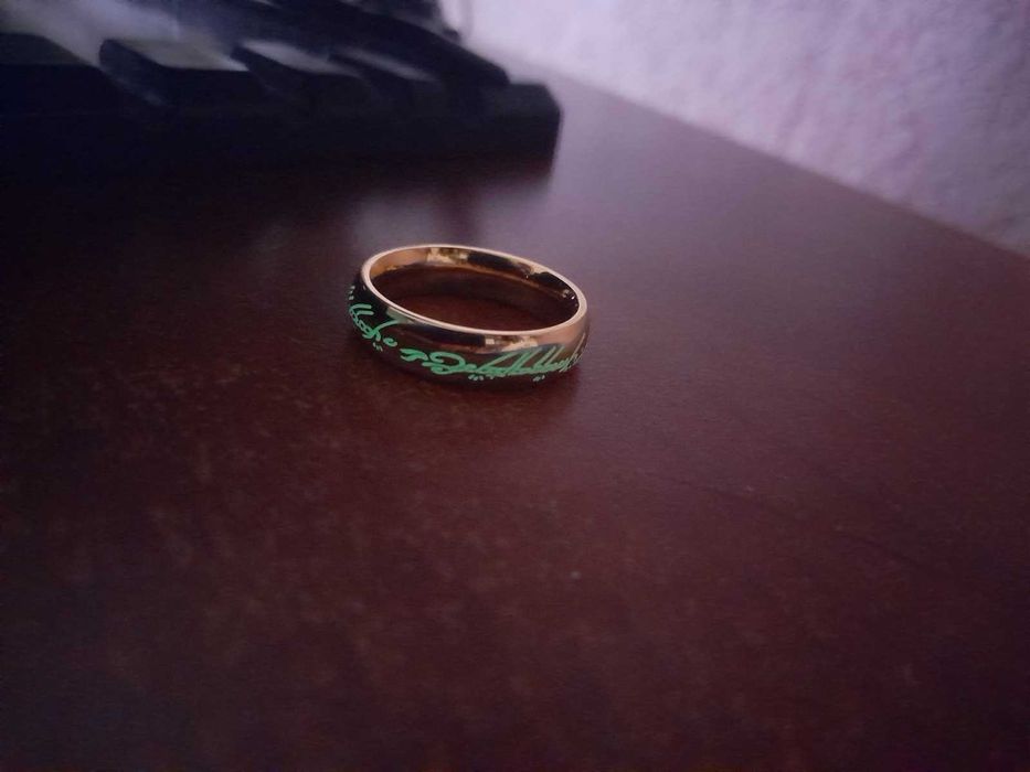 Легендарное Кольцо власти Кольцо Саурона светящееся в темноте