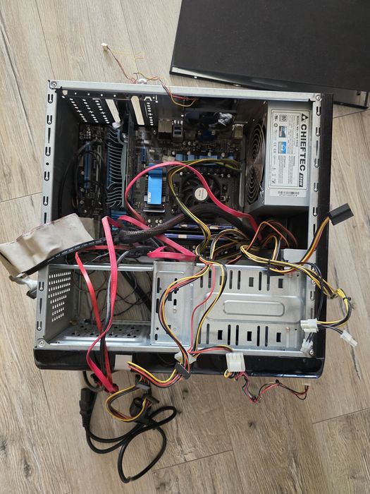 Komputer ASUS 6GB RAM + dysk 160GB / Athlon X3 3.2GHz / USB3 / GT730