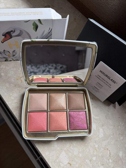 Hourglass Ambient Lighting edit unlocked Swan