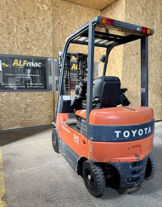 Empilhador eletrico Toyota! Como novo!
