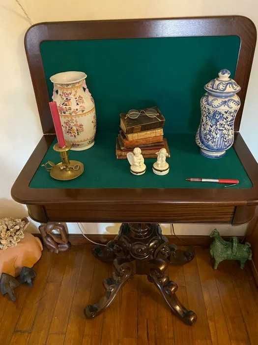 Mesa de Jogo de Madeira