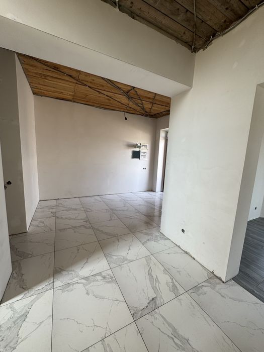 Будинок в Крихівцях з частковим ремонтом!!!