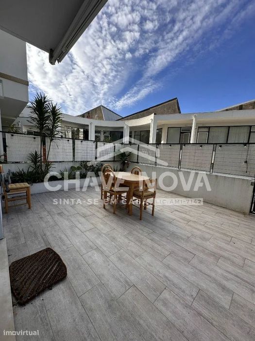 Apartamento T1 com terraço de 35 m2 em Leça da Palmeira