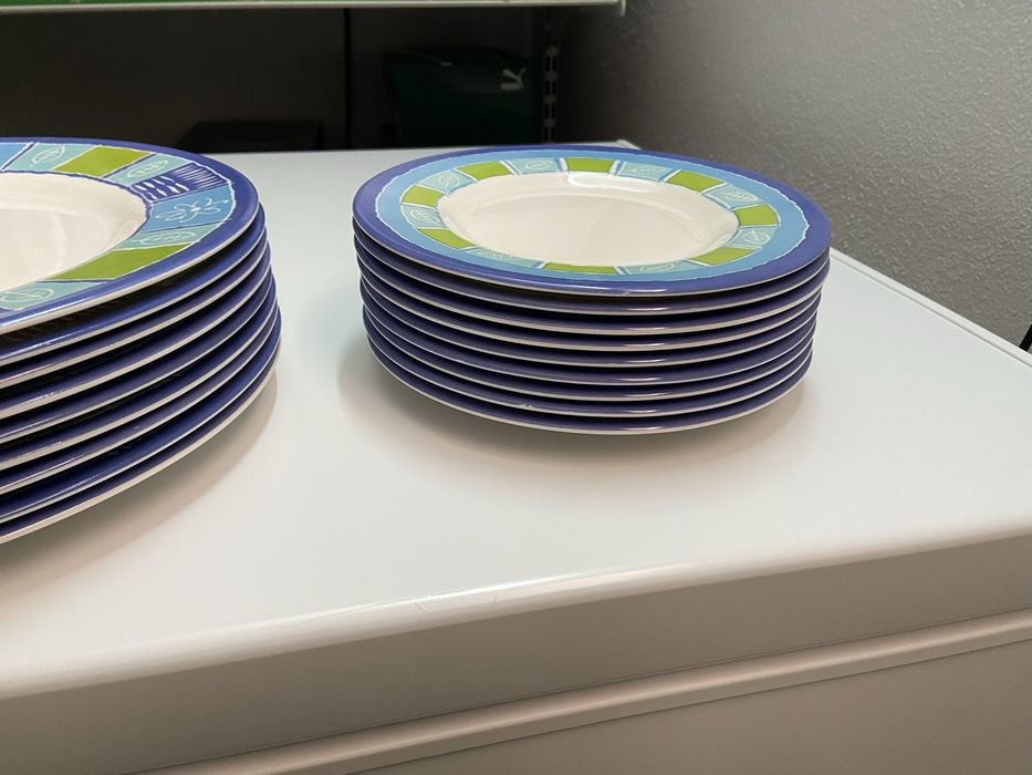 Pratos rasos e pratos de sopa nunca foram usados