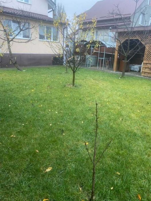 Продаж сучасного будинку з виглядом на озеро