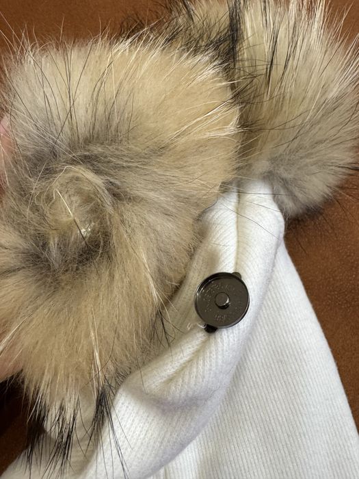 Зимова біла шапка-шолом  з 2 ма бубонами