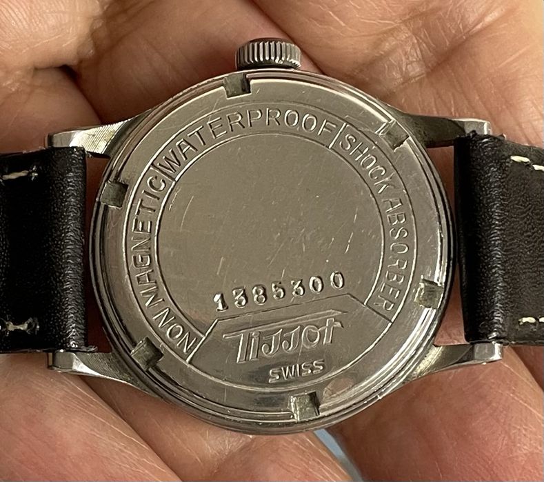 Tissot estilo militar, anos 40m do século XX, 'radium dial'