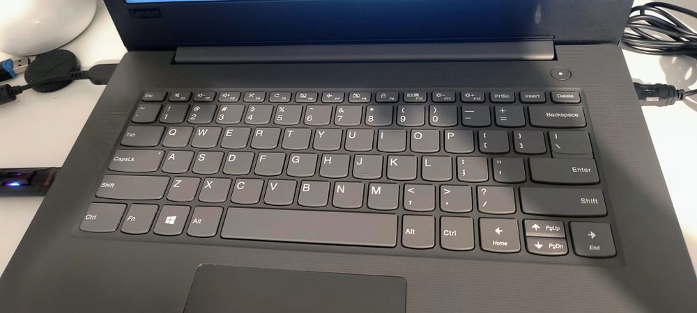 Laptop Lenovo V130-14IKB (81HQ00DGPB), i5, M2, Win 10 Pro