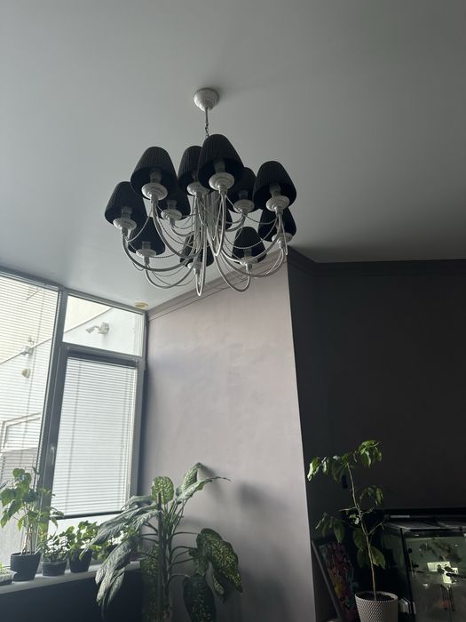 Люстра классична на 12 плафонів