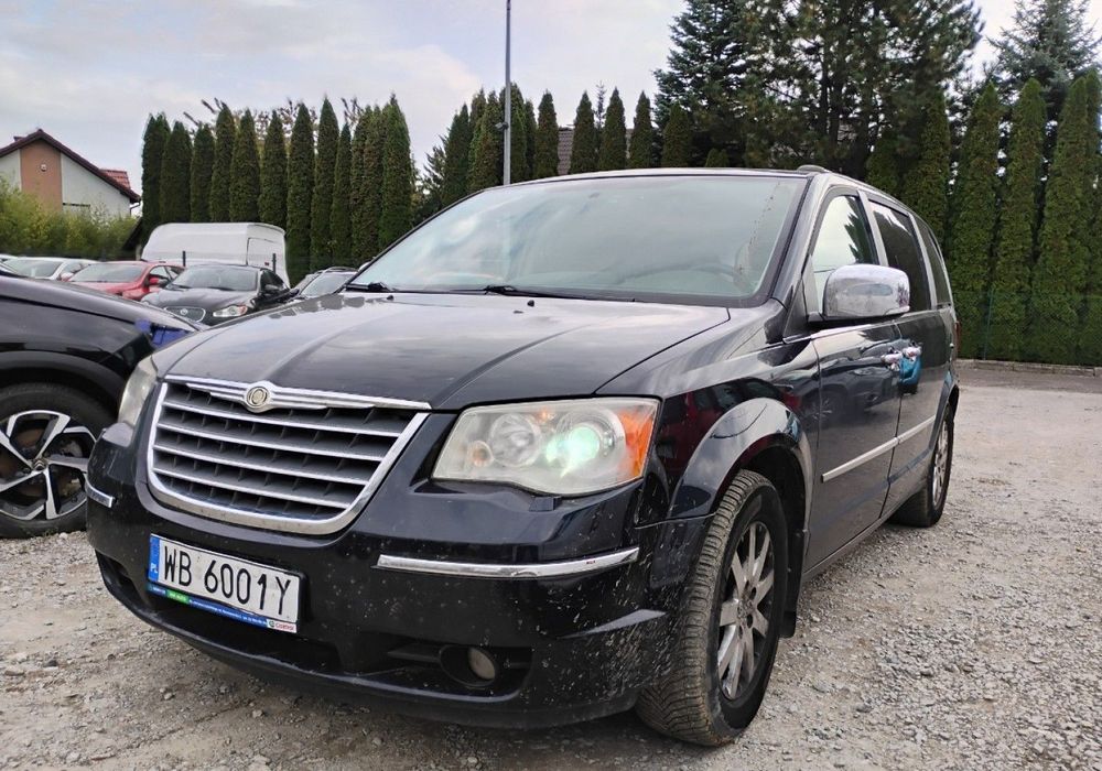 Chrysler Grand Voyager 2010r, 2.8 DIESEL. AUTOMAT. Uszkodzony tył. Jeździ