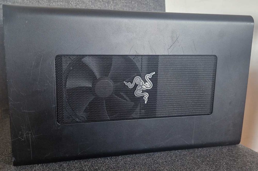 Razer Core eGPU Thunderbolt4, niesprawne (zasilacz działa).