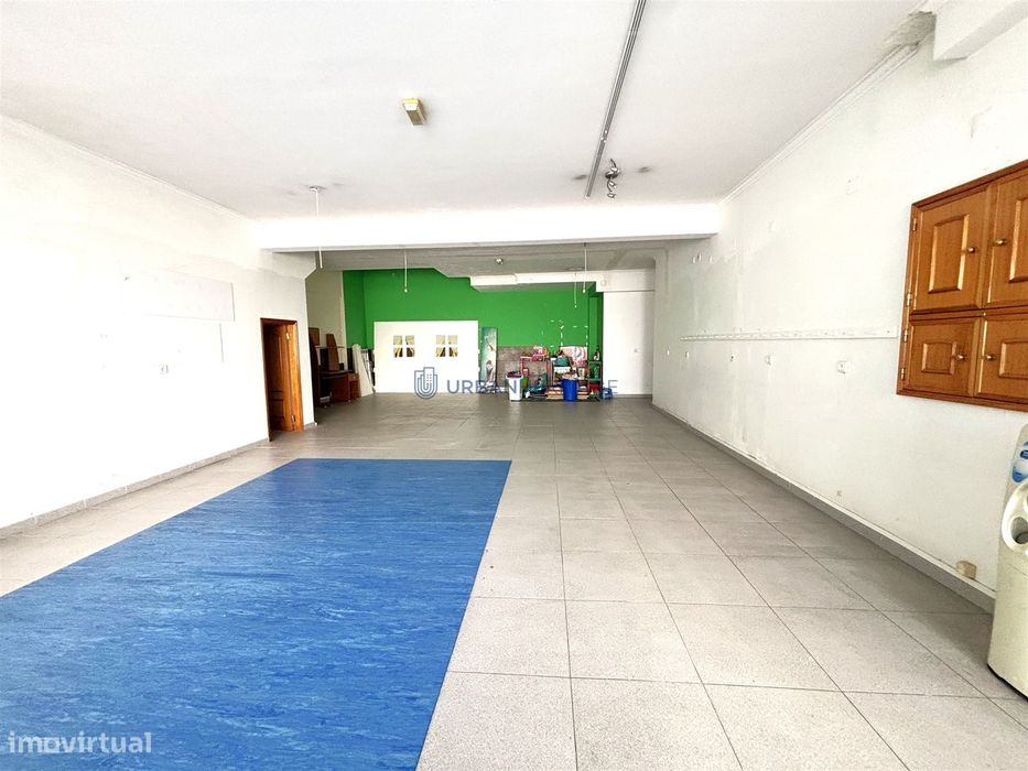 Loja  Arrendamento em Mina de Água,Amadora