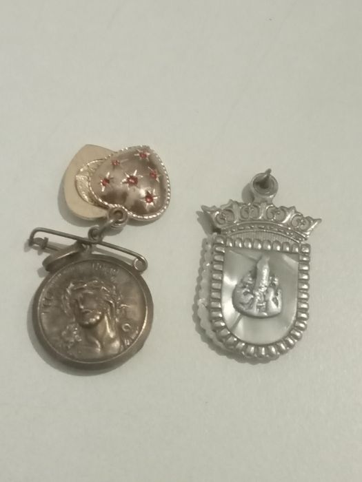 Dois belos pendentes religiosos