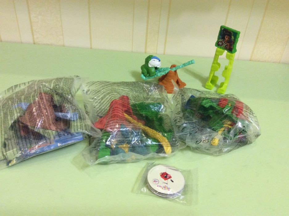 іграшки з мультфільміф МакДональдс