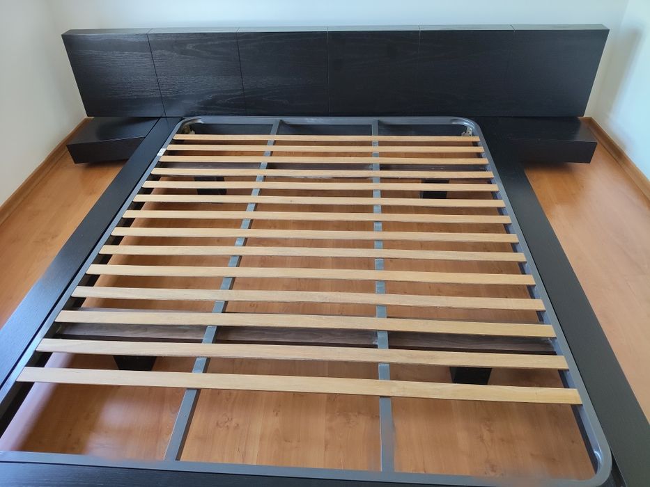 Cama com cabeceira