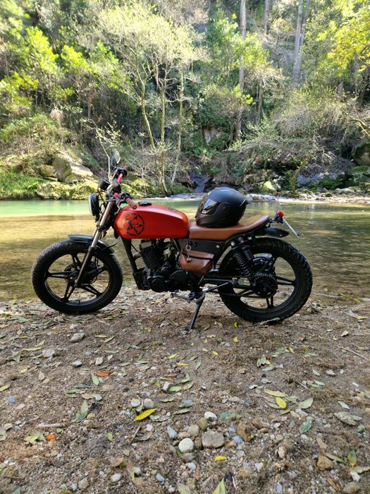 Moto cafe racer 125 4t 11kw