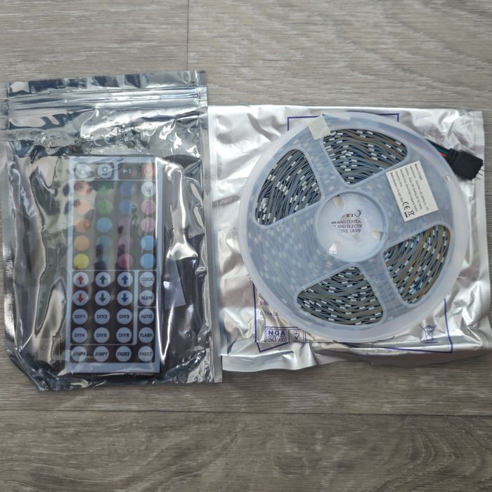 Світлодіодна стрічка 10м - 300грн RGB  пульт 44 кнопки Найнижчі ціни