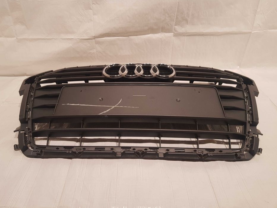 Atrapa grill przedniego zderzaka przód 8XA lift Audi A1 14-18 lift
