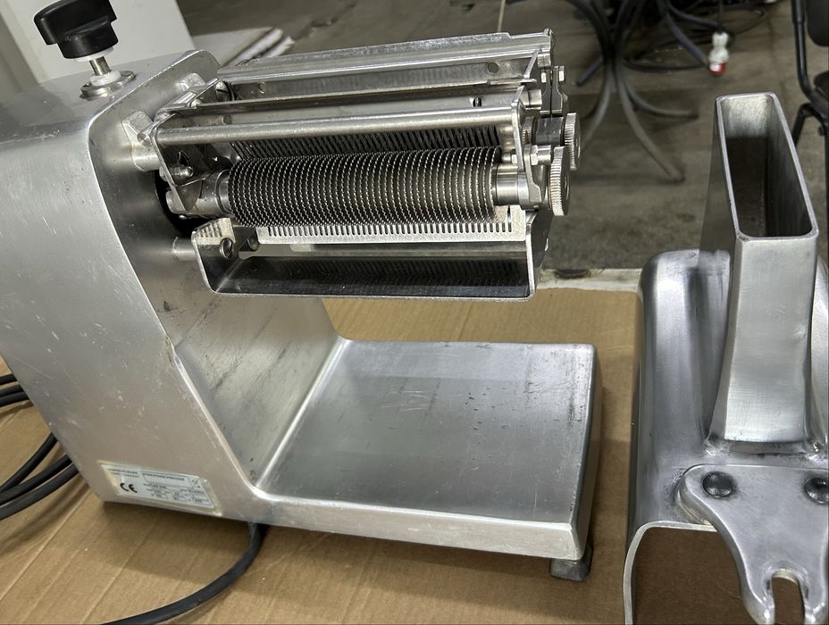 Стейкер , машина  для нарізання на полоски, ломтиками.