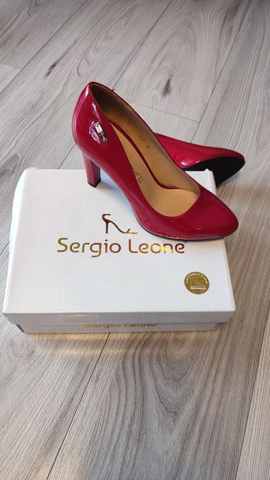 nowe szpilki marki Sergio Leone, lakierowane, czerwono-malinowe. 36