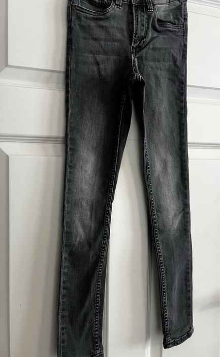 Szare spodnie jeansy dla dziewczynki rozm. 140