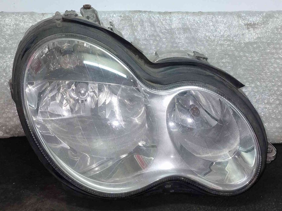 Ótica / Farol Direito | MERCEDES-BENZ