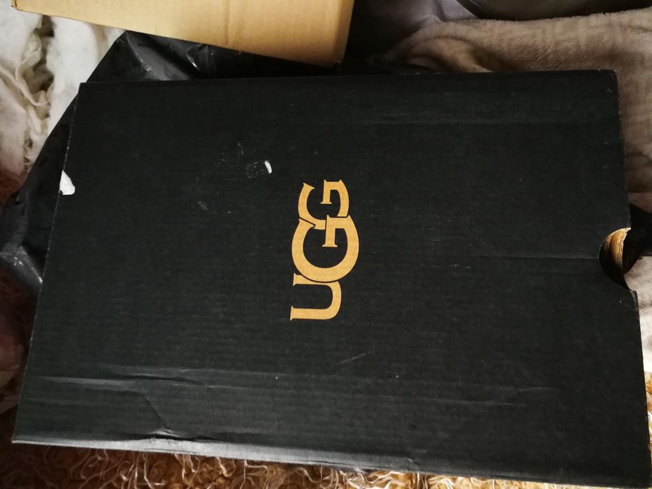 buty UGG ( w sprzedaży też buty armani gucci prada d&g hugo boss geox)