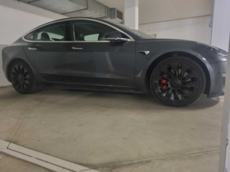 Tesla model 3 performance