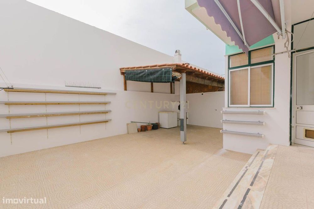 Apartamento T2 no Samouco com terraço