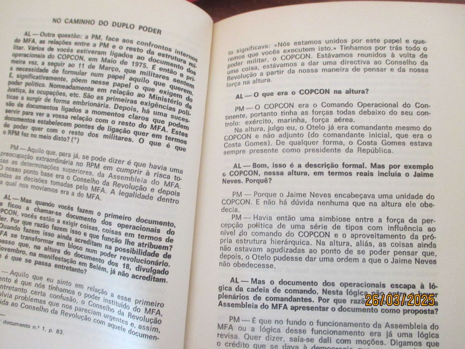 Livro - A revolução num regimento - A polícia militar em 1975