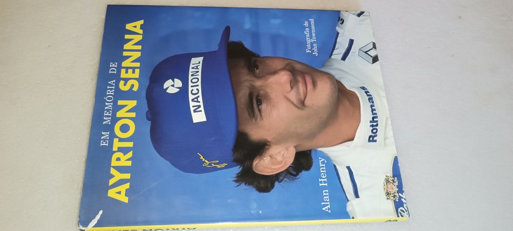 Antigo livro Em Memória de Ayrton Senna - Alan Henry