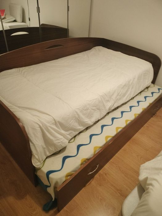 Cama dupla com estrados