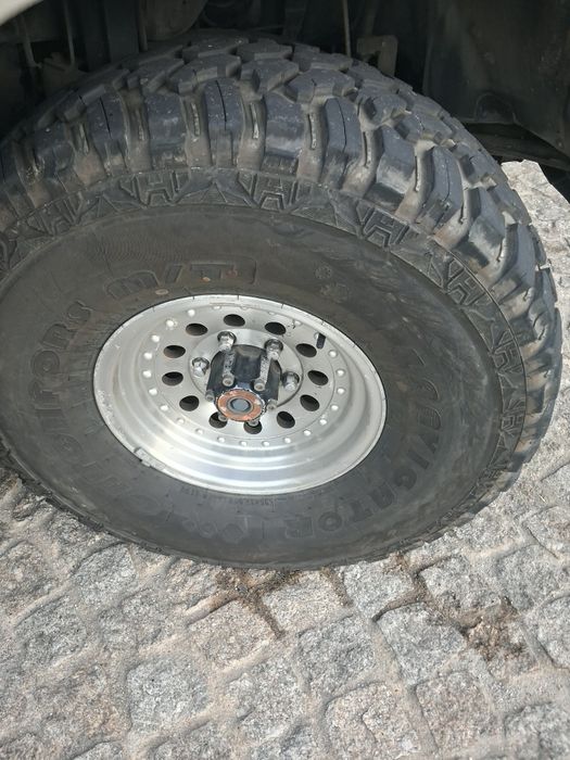Vendo 4 pneus  35 12.5 15 como novos