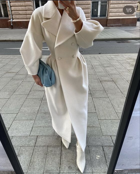 Елегантне пальто в стилі old money