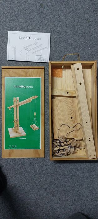 BrinKITquedo - Grua/guindaste (madeira)