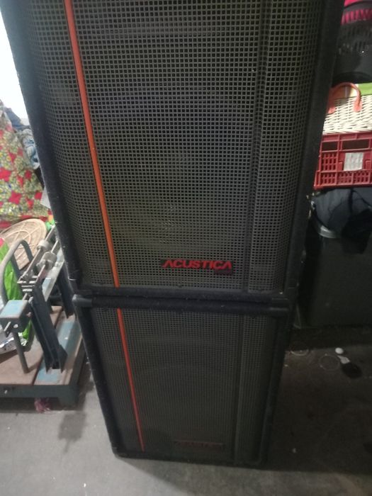 Clunas acústicas.   ,