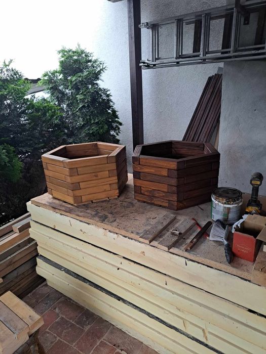 Doniczki drewniane duże