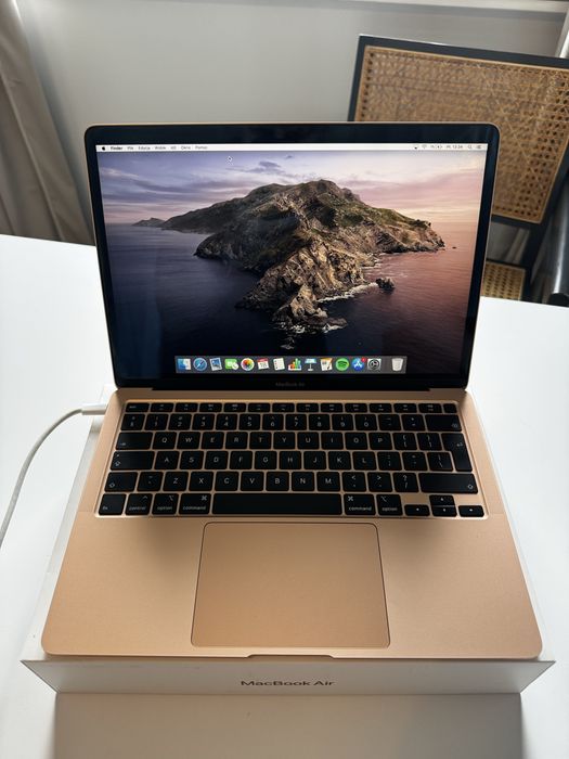 Macbook Air 2020 Różowy  8gb 256gb i3 180 cykli ładowania Stan Bardzo Dobry