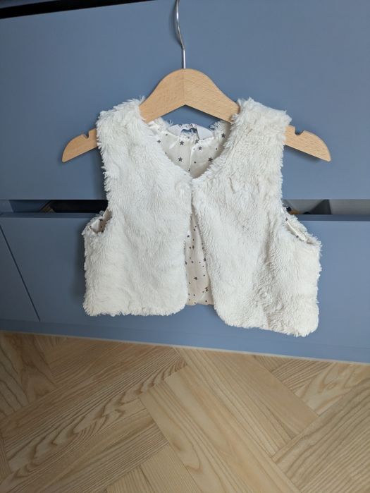 Futerko kamizelka  bezrękawnik H&M rozmiar 98 kremowy ecru  złamana bi