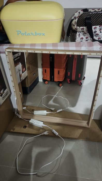 Espelho com luzes LED