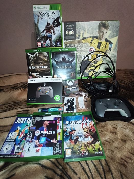 Xbox One S 1TB + Игровой комплект (7 дисков + геймпад 8BitDo + кейс)