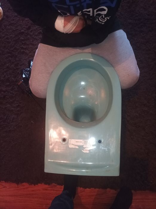 Продам унитаз новый