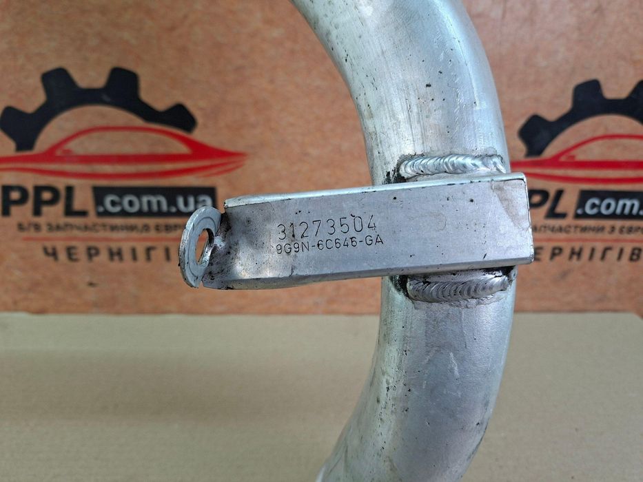 Volvo XC70 II 07-16 2.4 D патрубок трубка интеркулера 31273504